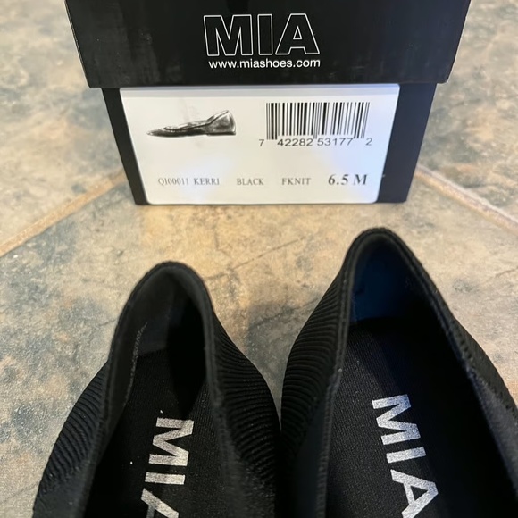 NWOB Mia Kerri Pointed Toe Flats Sz 6.5M - Picture 7 of 8